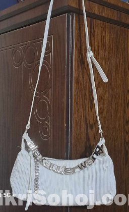 Soft Leather Crossbody Handbag | Stylish & Durable
